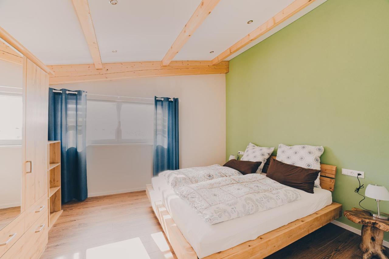 Grosse Ferienwohnung Mit Balkon Und Perfekter Lage Eggenthal Dış mekan fotoğraf
