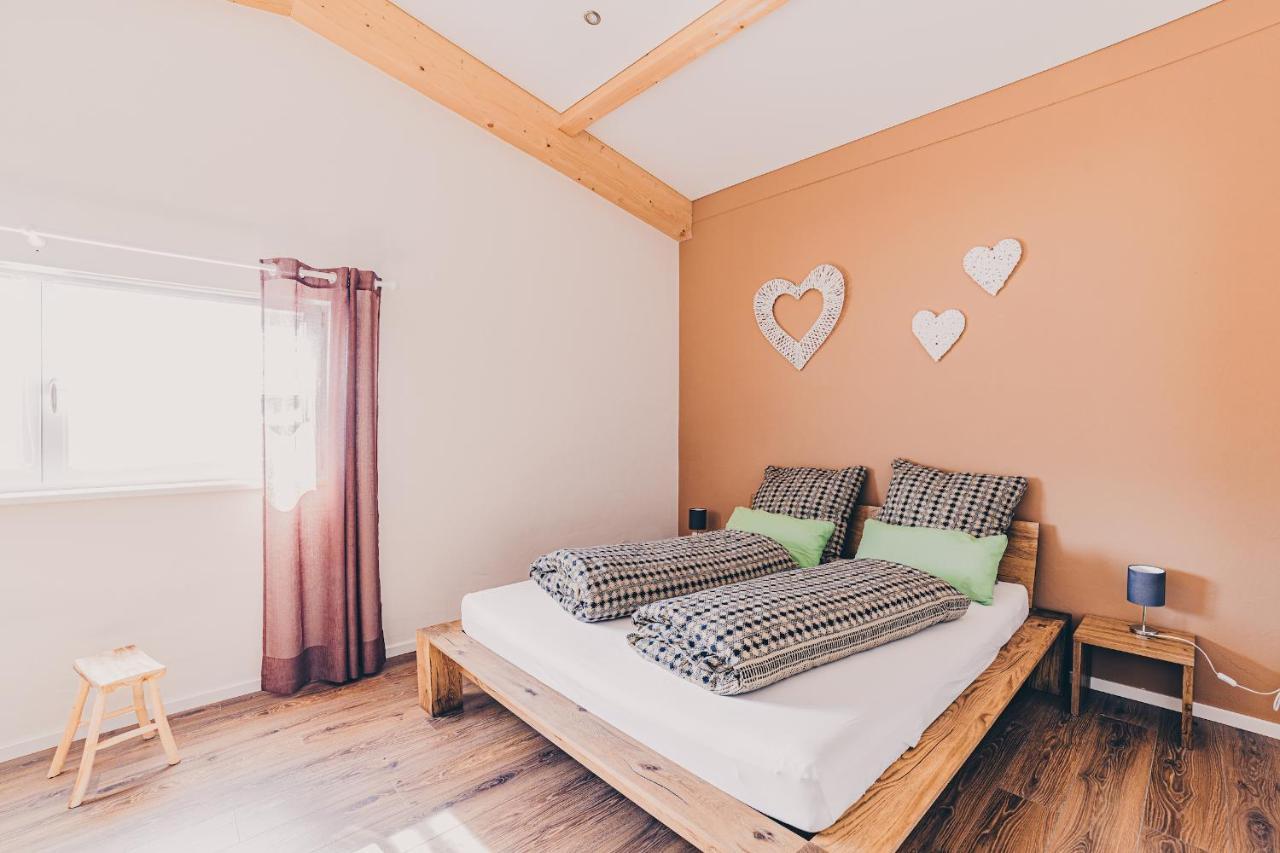 Grosse Ferienwohnung Mit Balkon Und Perfekter Lage Eggenthal Dış mekan fotoğraf